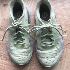 Lululemon blissfeel run sneaker
